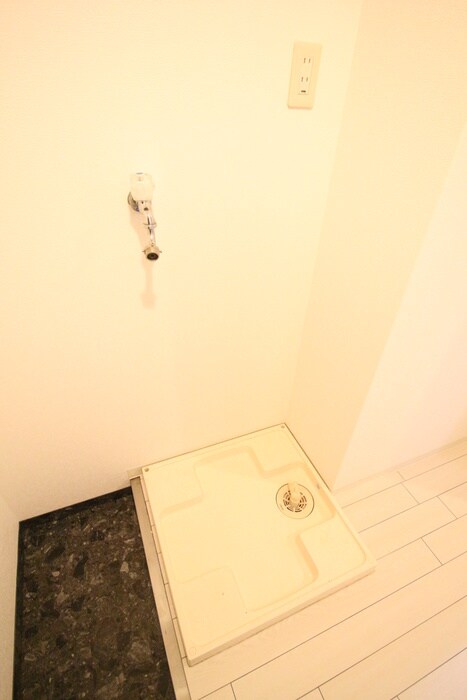 物件内観写真14　(洗濯機置場)