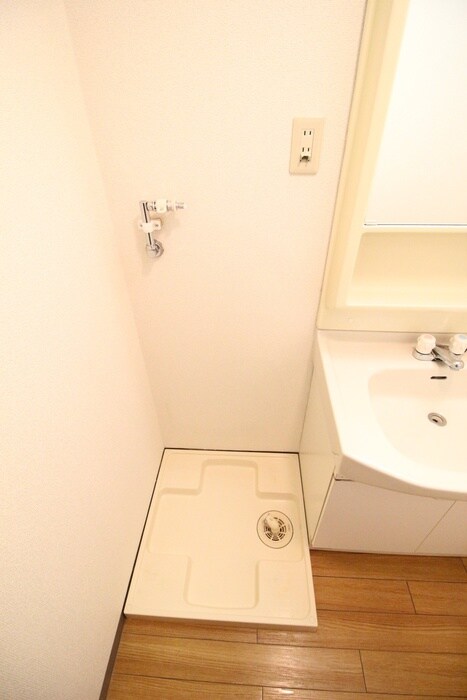 物件内観写真16　(洗濯機置場)