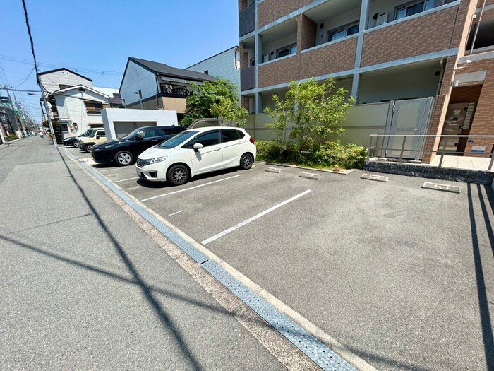 物件外観写真3　(駐車場)