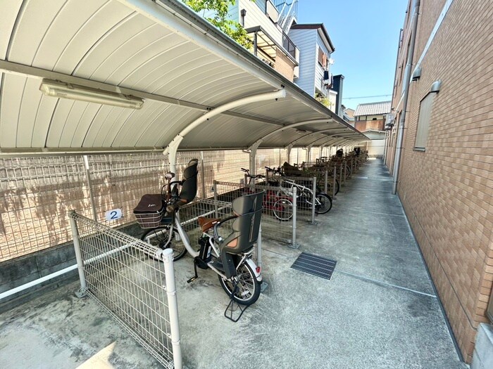 物件外観写真4　(駐輪場)