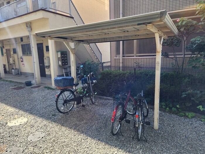 物件外観写真2　(駐輪場)