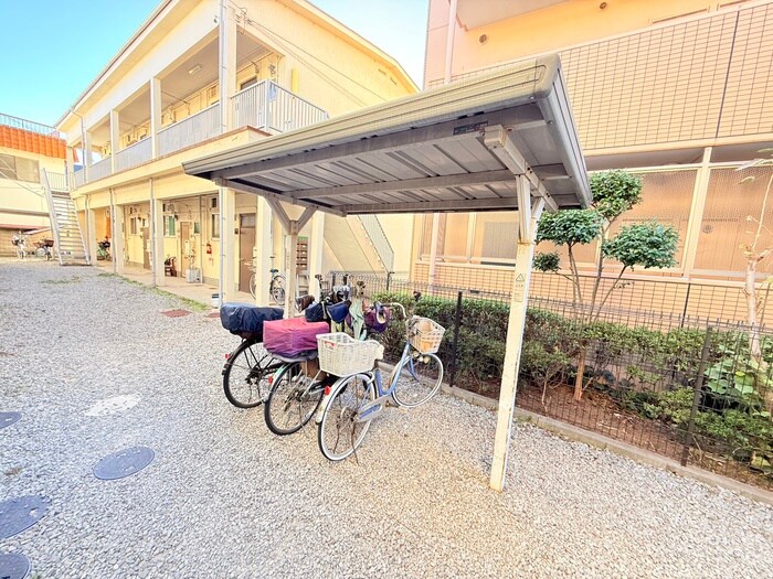 物件外観写真4　(駐輪場)