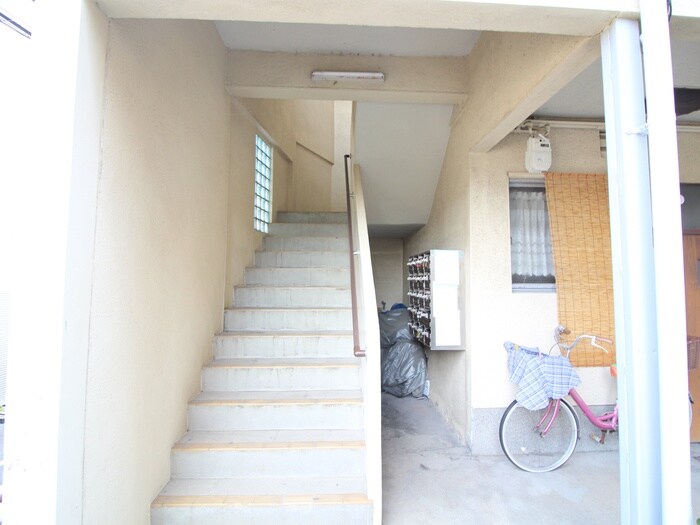 物件外観写真5　(エントランス部分)