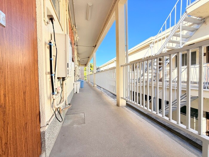 物件外観写真6　(エントランス部分)