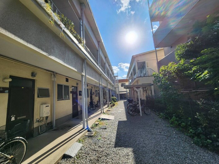 物件外観写真6　(エントランス部分)