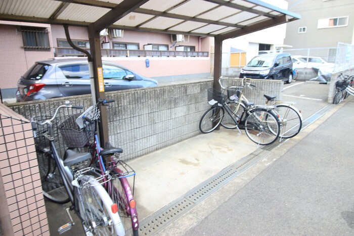 物件外観写真4　(駐輪場)