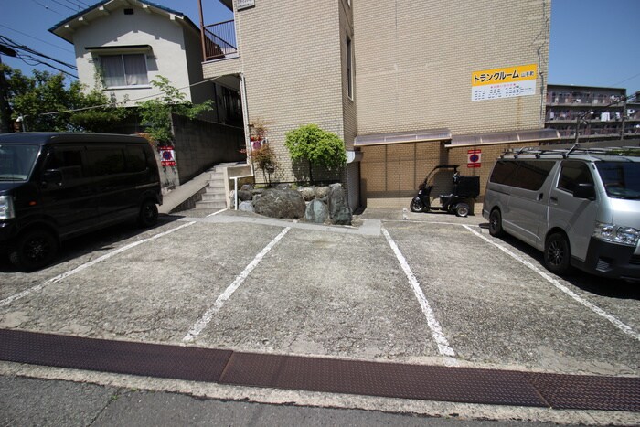 物件外観写真3　(駐車場)