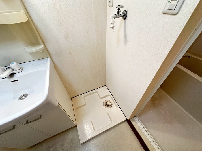 物件内観写真12　(洗濯機置場)