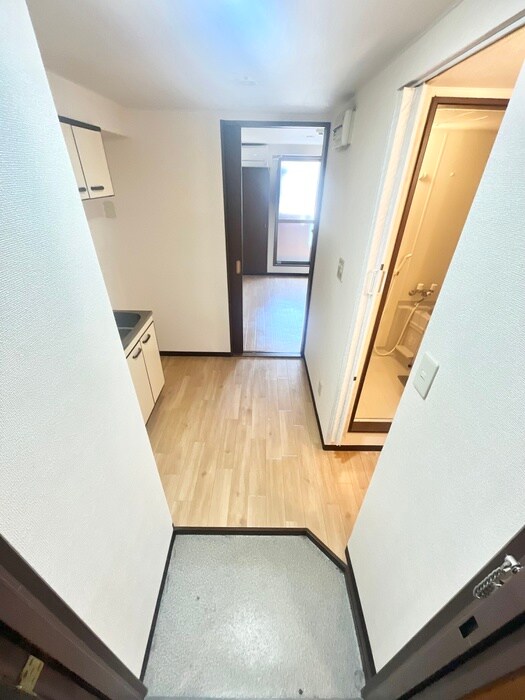 物件内観写真8　(玄関)