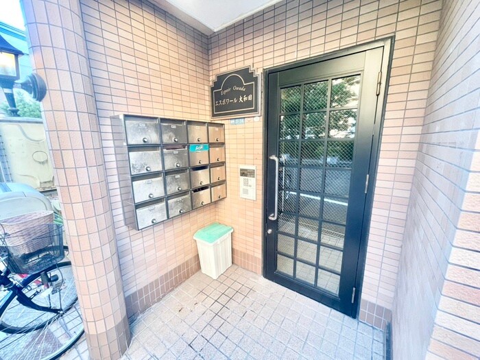 物件外観写真3　(エントランス部分)