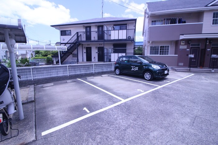 物件外観写真4　(駐車場)