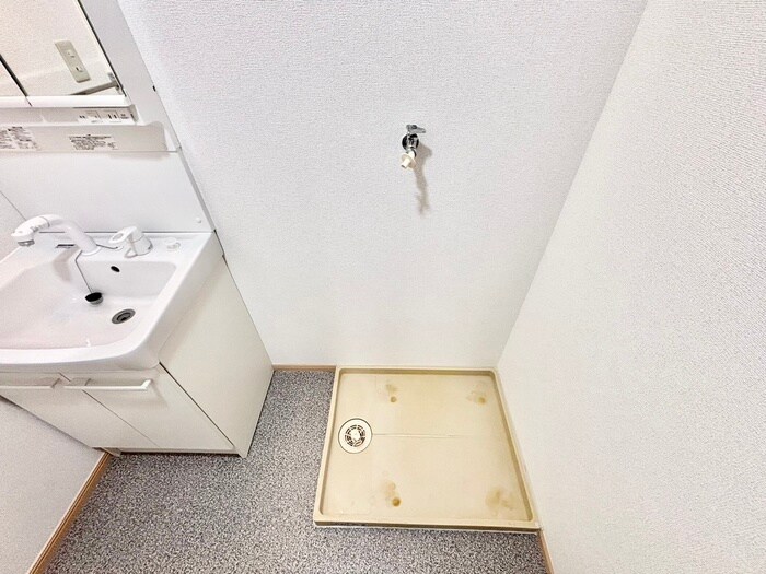 物件内観写真15　(洗濯機置場)