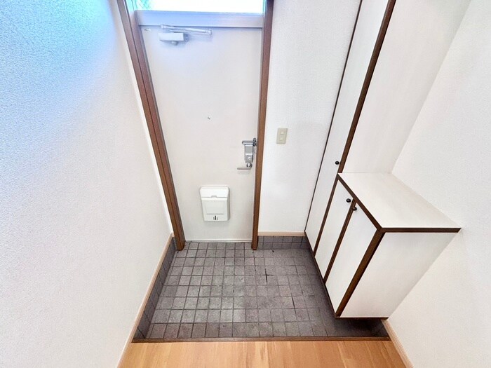 物件内観写真18　(玄関)