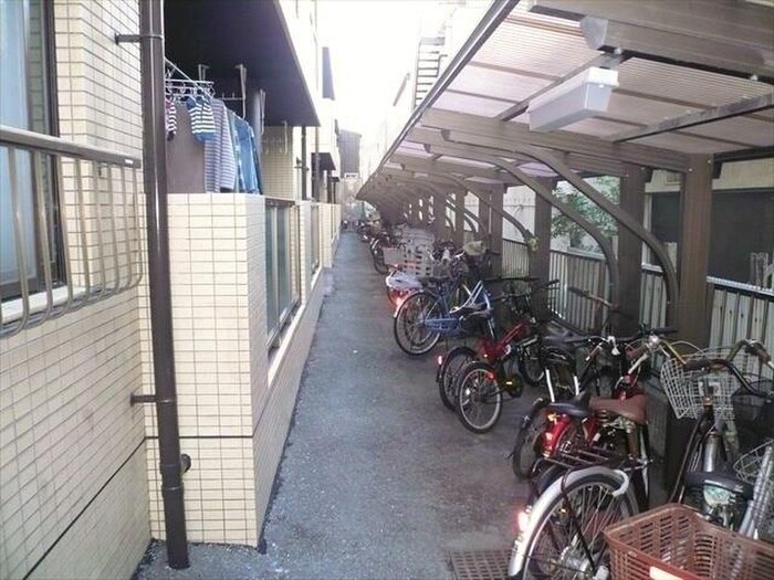 物件外観写真4　(駐輪場)