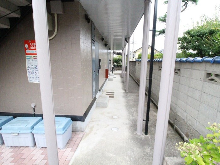 物件外観写真5　(エントランス部分)