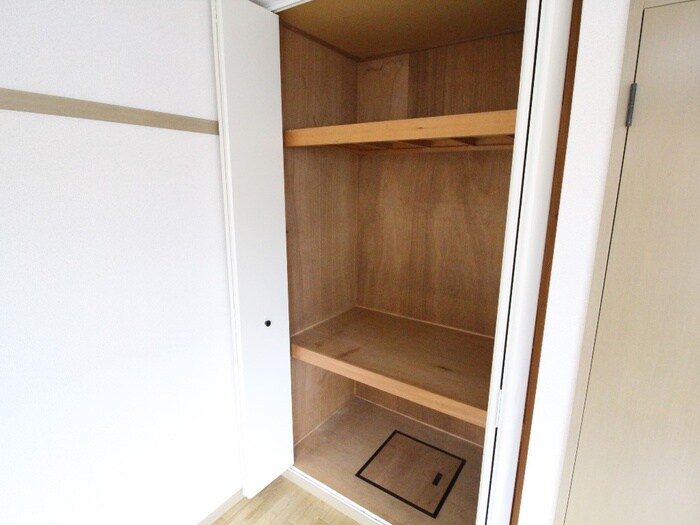 物件内観写真10　(収納)