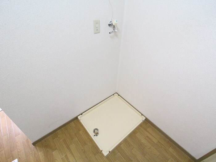 物件内観写真15　(洗濯機置場)