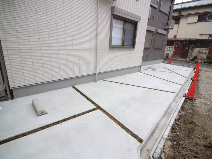 物件外観写真5　(駐車場)