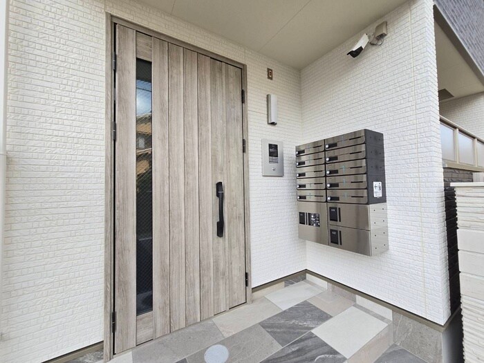 物件外観写真4　(エントランス部分)