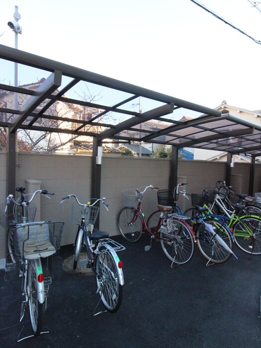 物件外観写真4　(駐輪場)