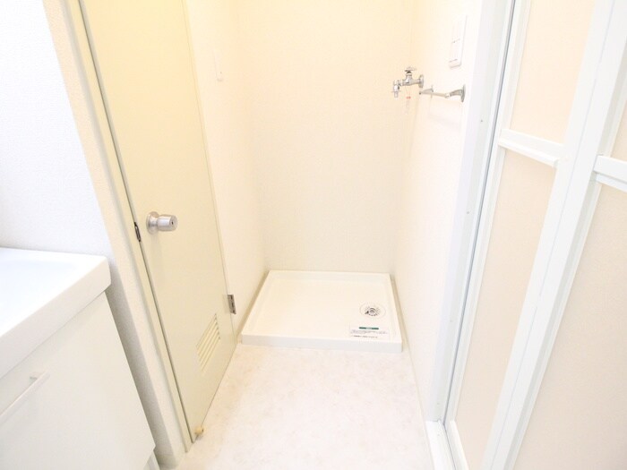 物件内観写真16　(洗濯機置場)