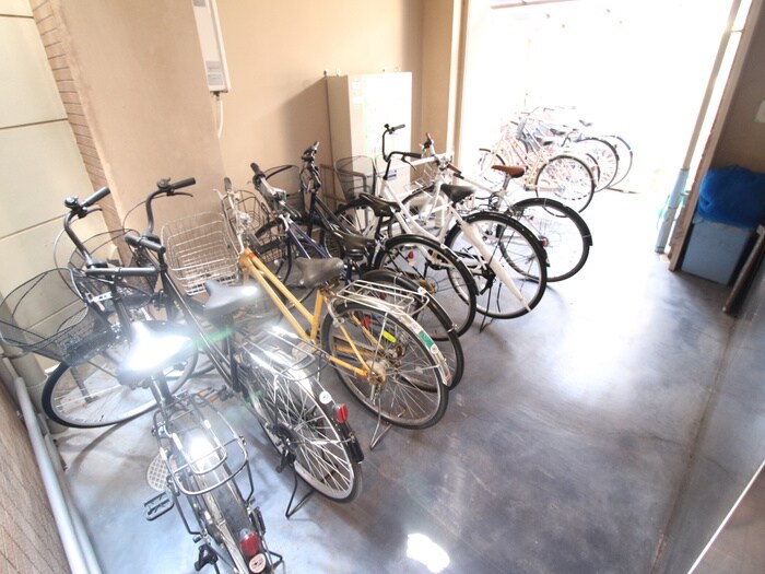 物件外観写真5　(駐輪場)