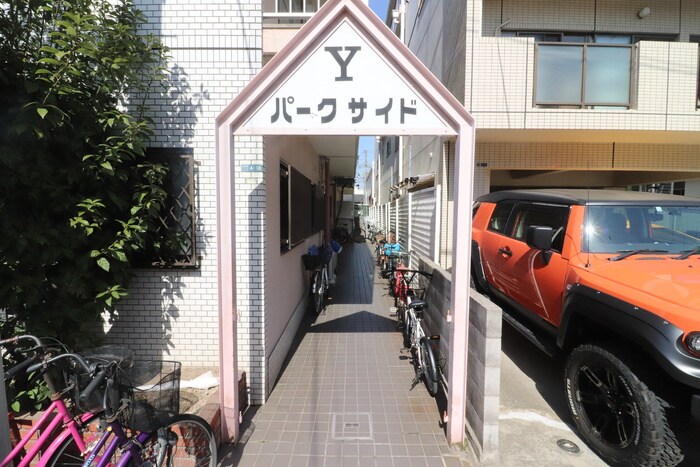 物件外観写真2　(エントランス部分)