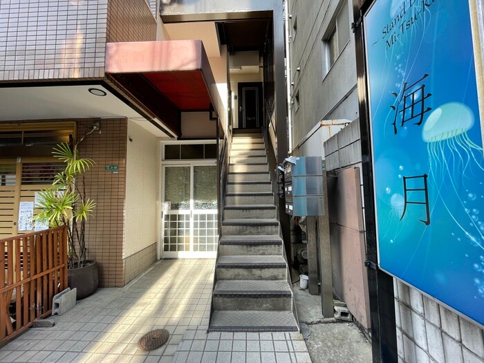 物件外観写真4　(エントランス部分)