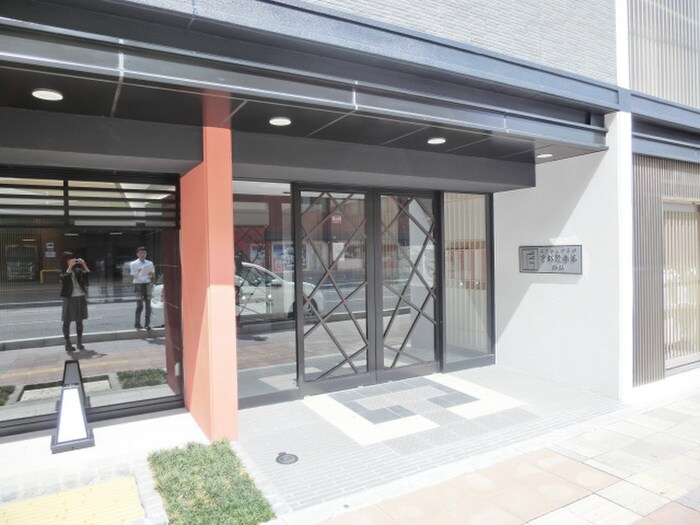 物件外観写真2　(エントランス部分)