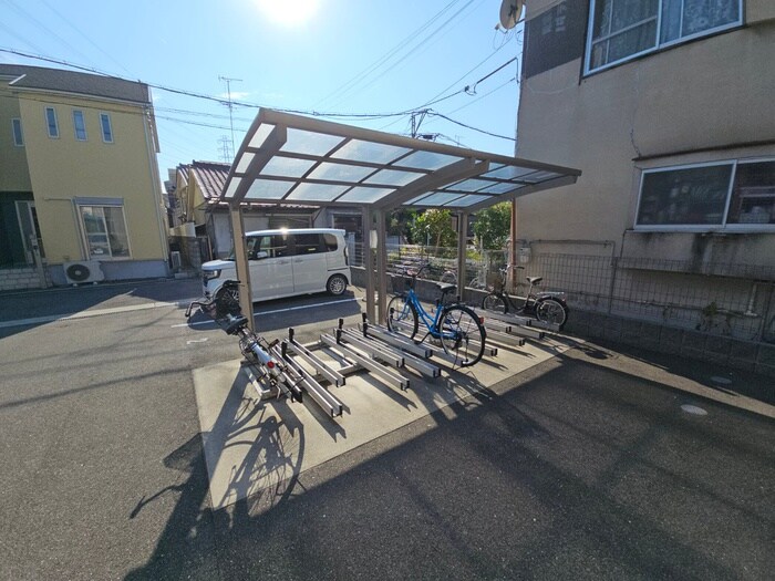 物件外観写真3　(駐輪場)