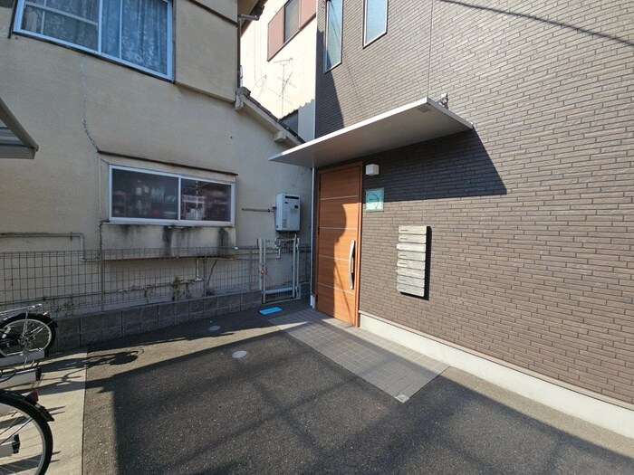 物件外観写真5　(エントランス部分)