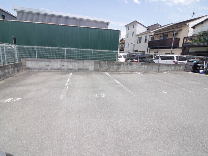 物件外観写真4　(駐車場)