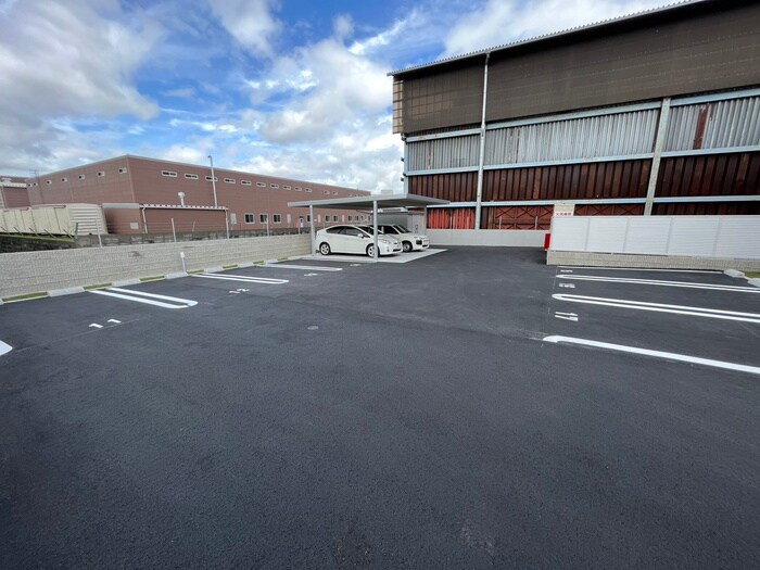 物件外観写真2　(駐車場)