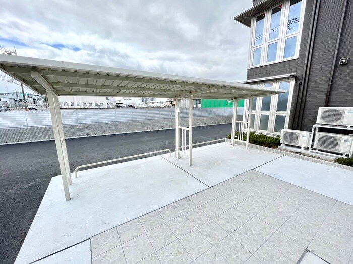 物件外観写真3　(駐輪場)