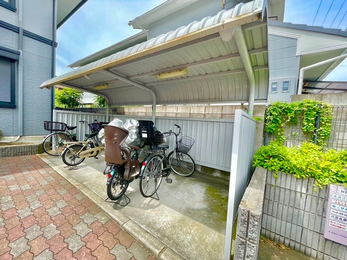 物件外観写真4　(駐輪場)