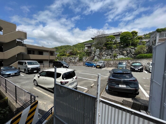 物件外観写真4　(駐車場)