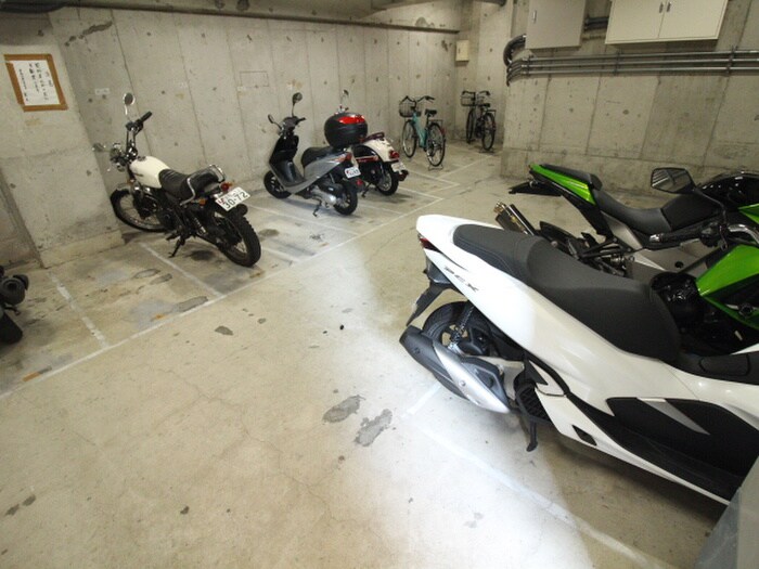 物件外観写真5　(駐輪場)