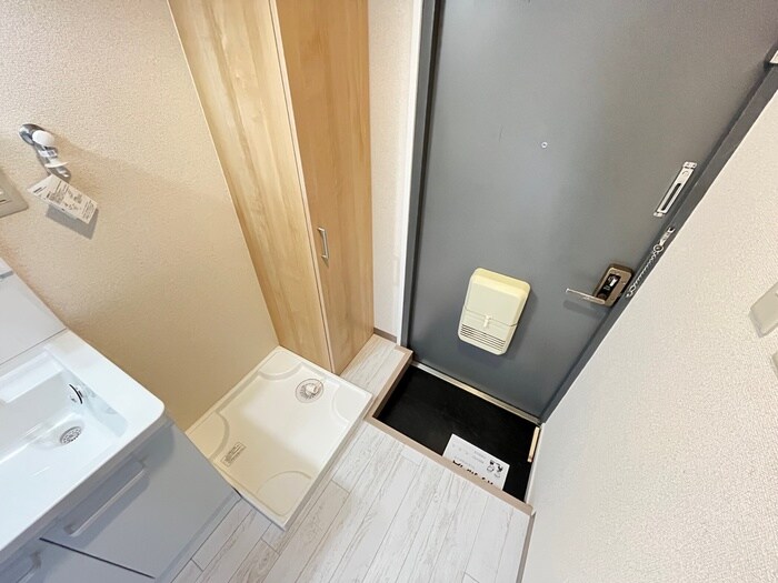 物件内観写真10　(洗濯機置場)