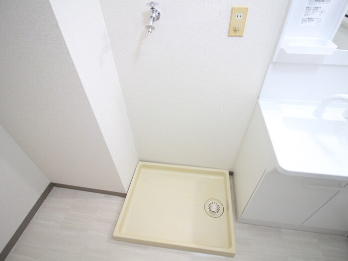 物件内観写真15　(洗濯機置場)