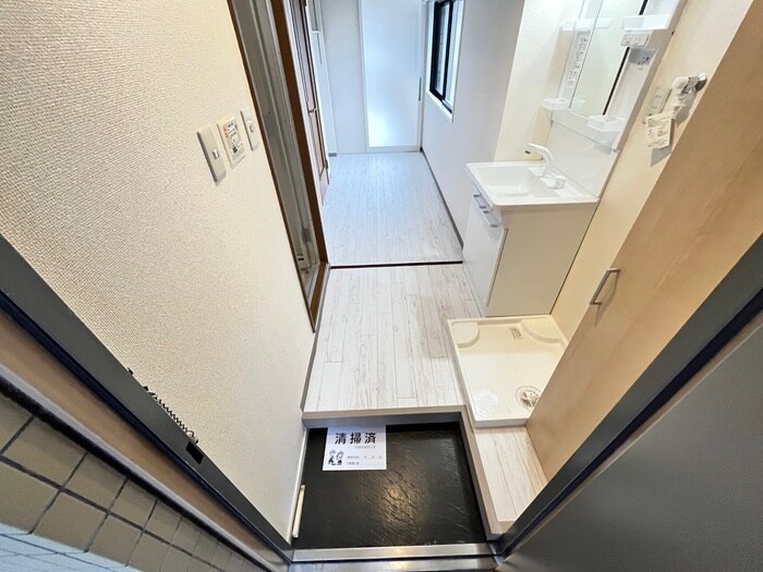 物件内観写真16　(玄関)