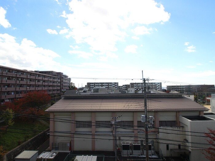 物件内観写真17　(室内からの展望)