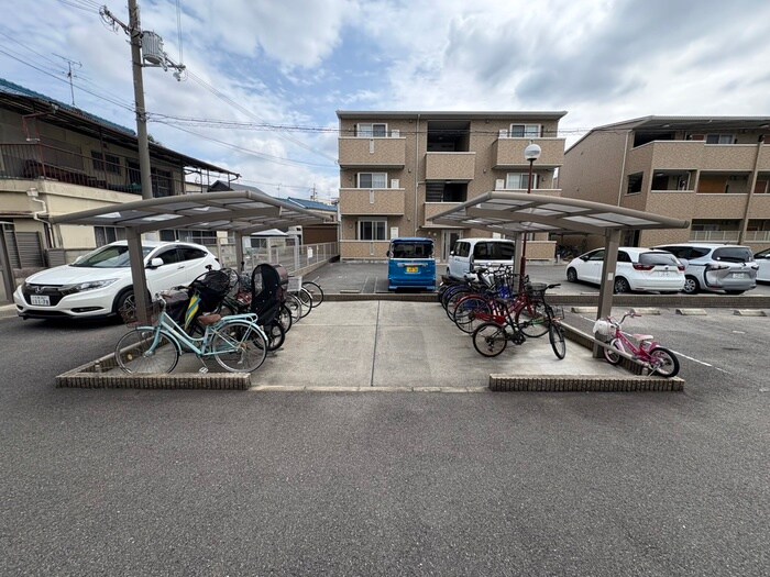 物件外観写真5　(駐輪場)
