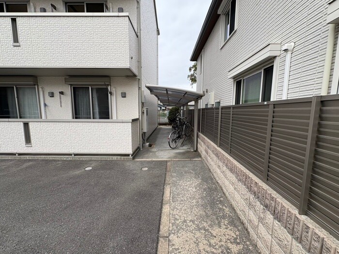物件外観写真6　(駐輪場)