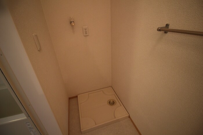 物件内観写真12　(洗濯機置場)