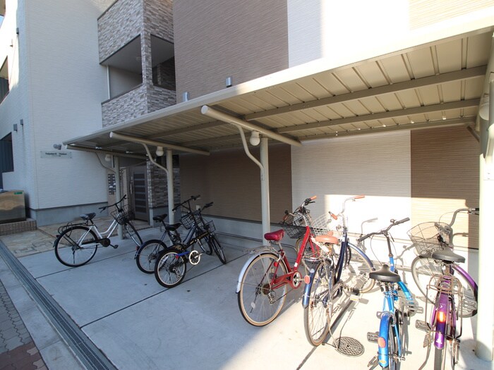 物件外観写真4　(駐輪場)