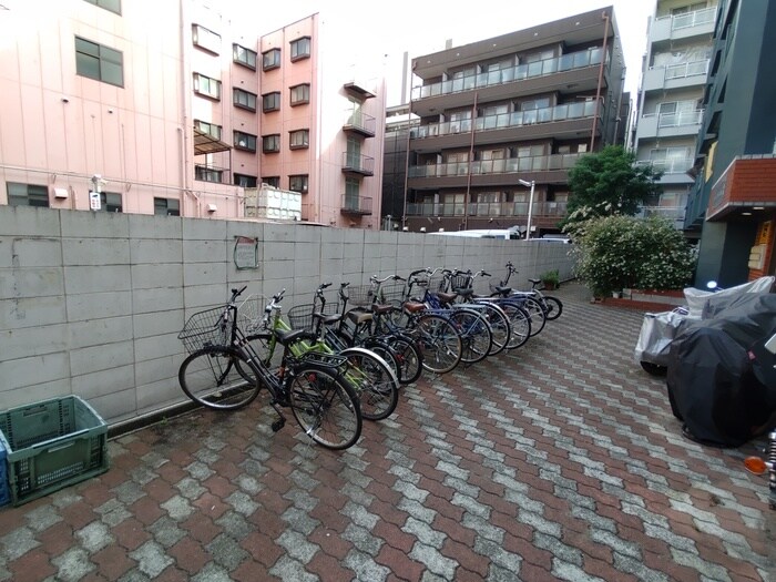 物件外観写真2　(駐輪場)