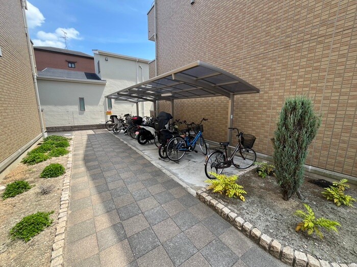 物件外観写真4　(駐輪場)