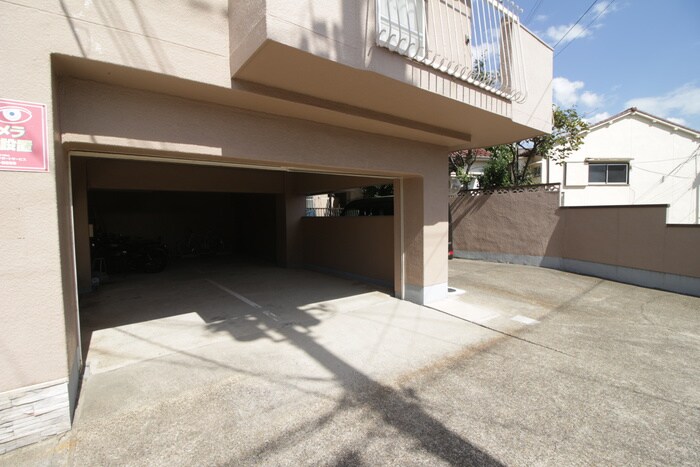 物件外観写真3　(駐車場)