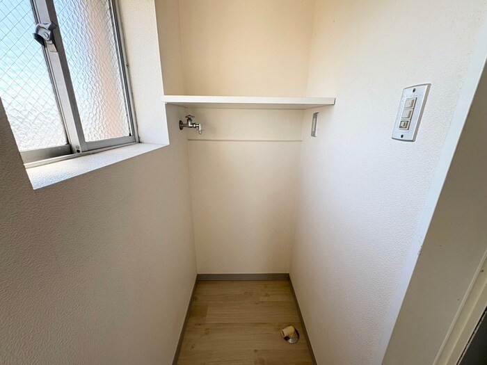 物件内観写真16　(洗濯機置場)