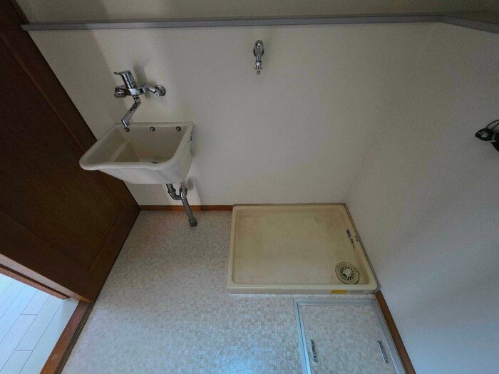 物件内観写真11　(洗濯機置場)